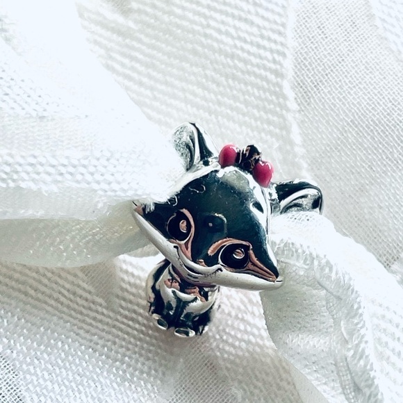 🐱 NWOT Cat Marie Charm – The Aristocats ✨ - Picture 8 of 10